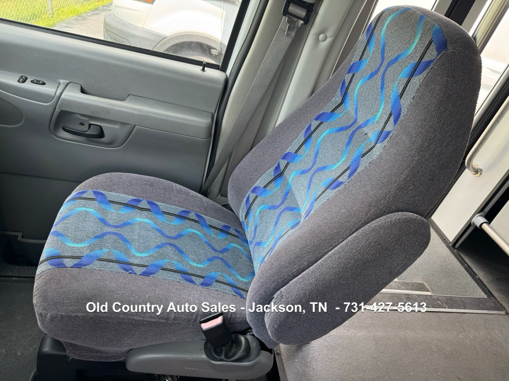 2006 Ford Econoline Image 17