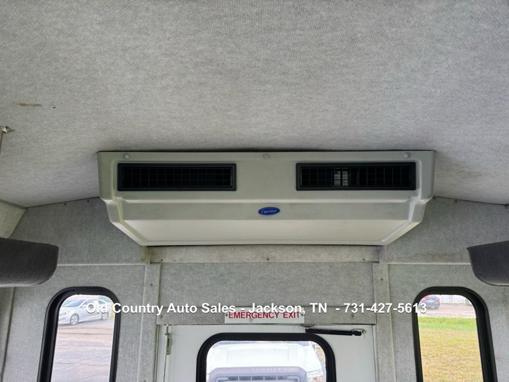2006 Ford Econoline Image 38