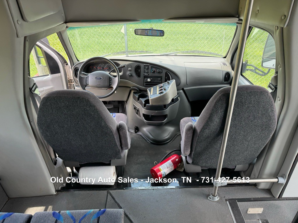 2006 Ford Econoline Image 45