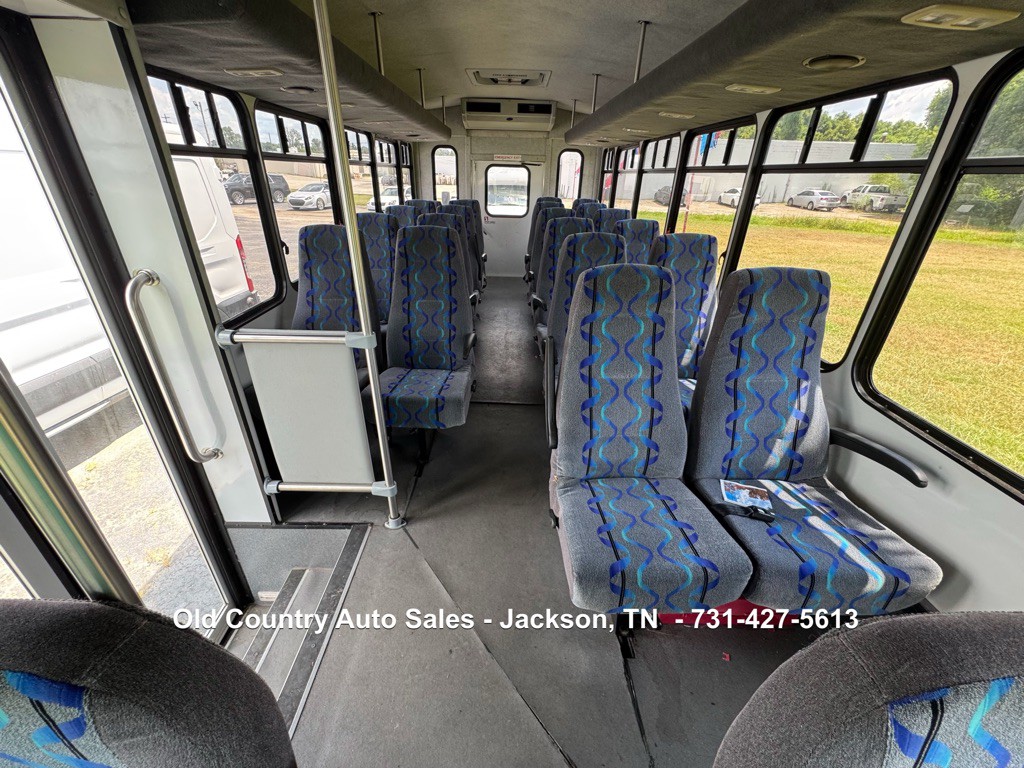 2006 Ford Econoline Image 46