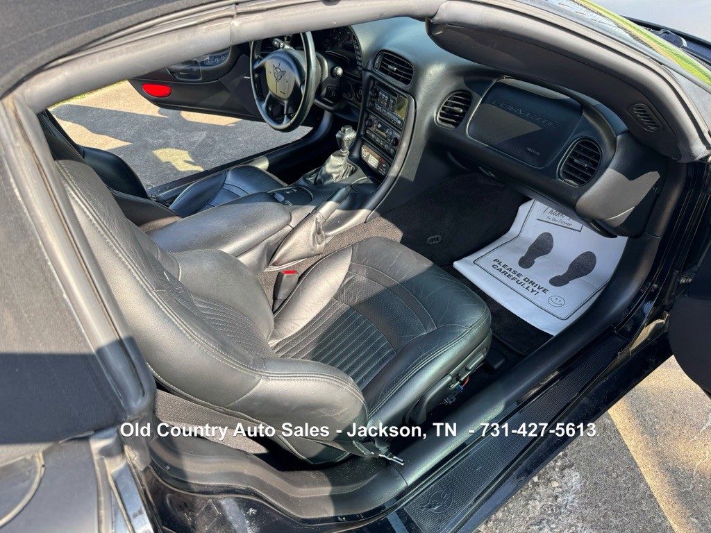 2003 Chevrolet Corvette Image 12