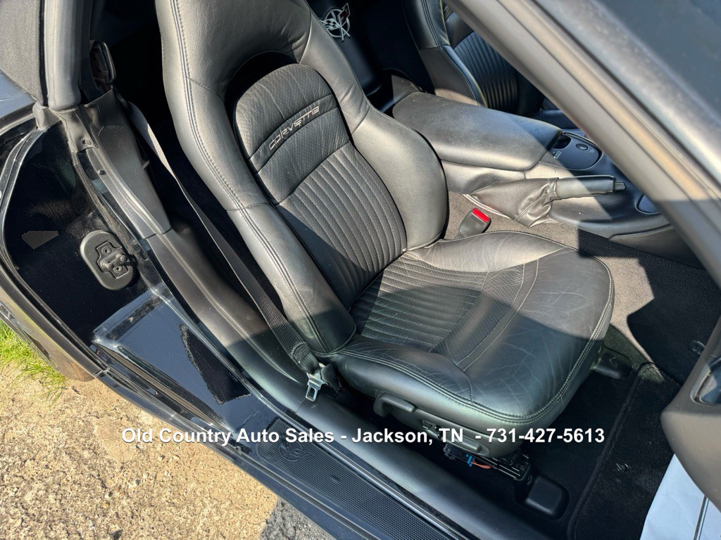 2003 Chevrolet Corvette Image 13