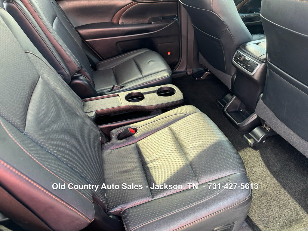 2015 Toyota Highlander Image 16