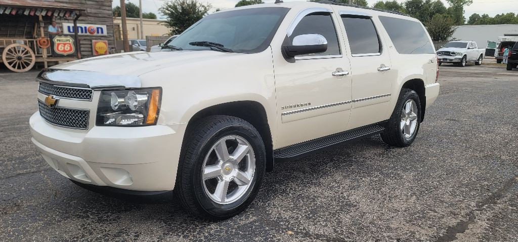 2012 Chevrolet Suburban Image 2