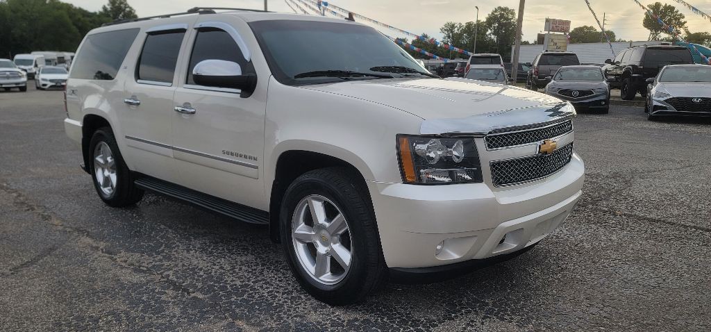 2012 Chevrolet Suburban Image 3
