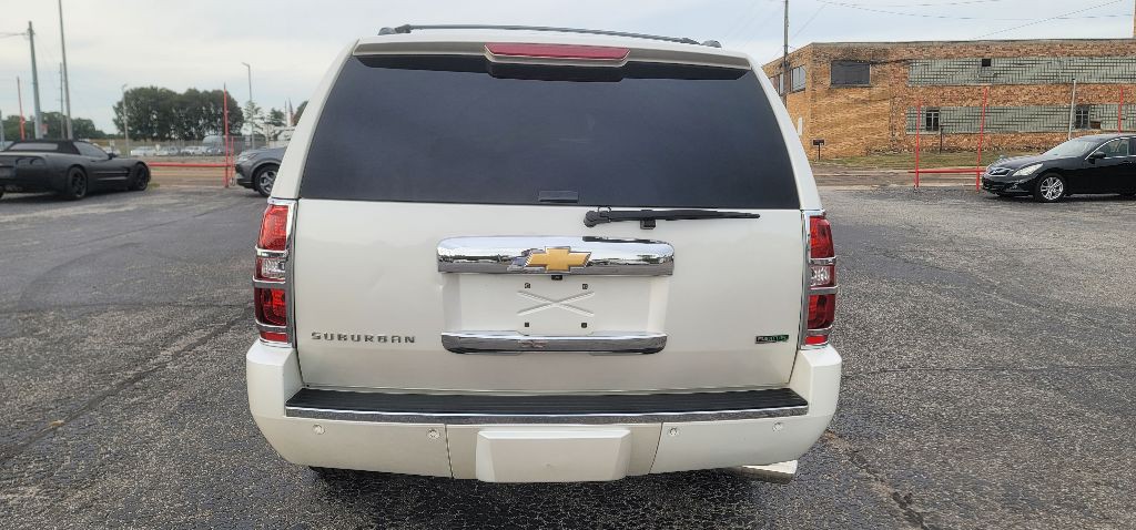 2012 Chevrolet Suburban Image 6