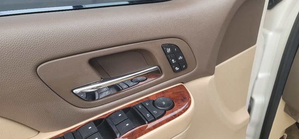 2012 Chevrolet Suburban Image 10