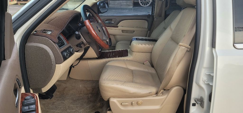 2012 Chevrolet Suburban Image 11