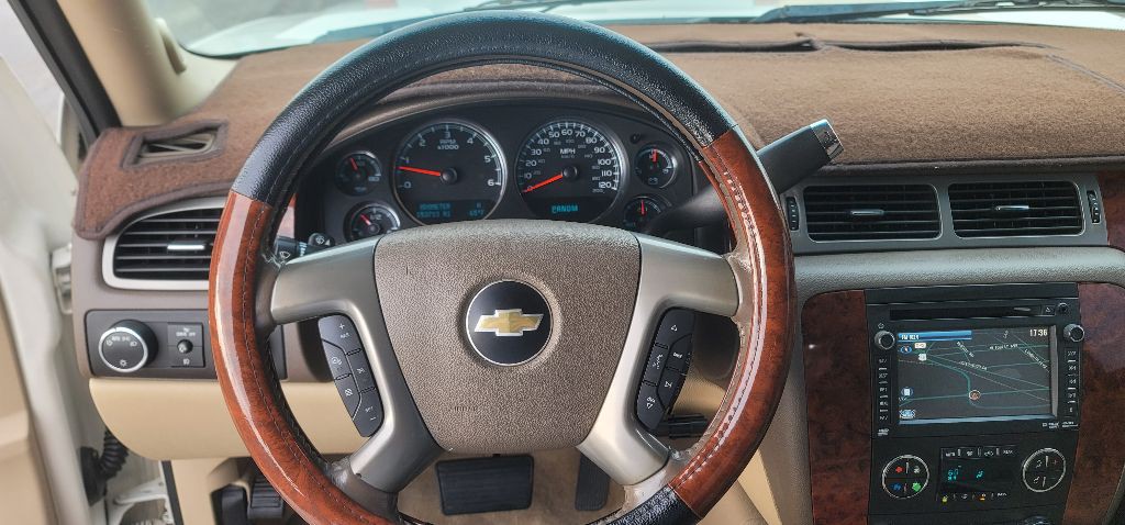 2012 Chevrolet Suburban Image 12