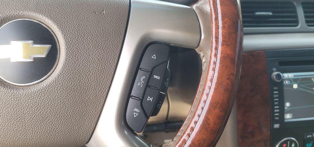 2012 Chevrolet Suburban Image 14