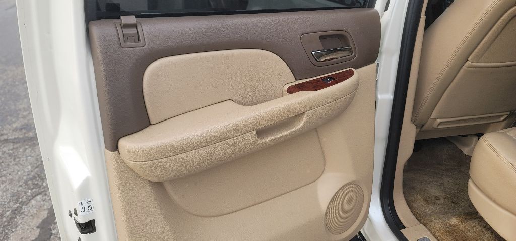 2012 Chevrolet Suburban Image 18
