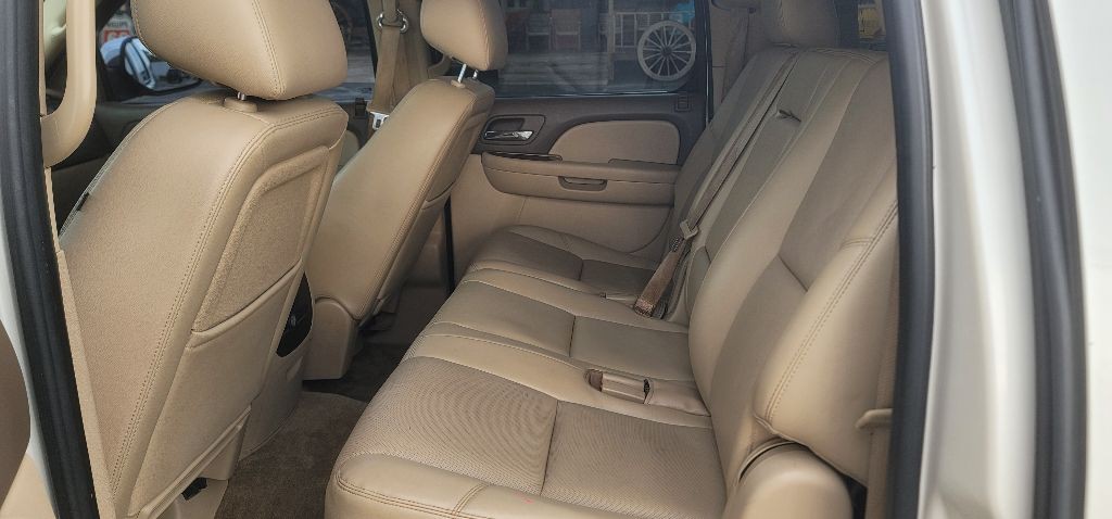 2012 Chevrolet Suburban Image 19