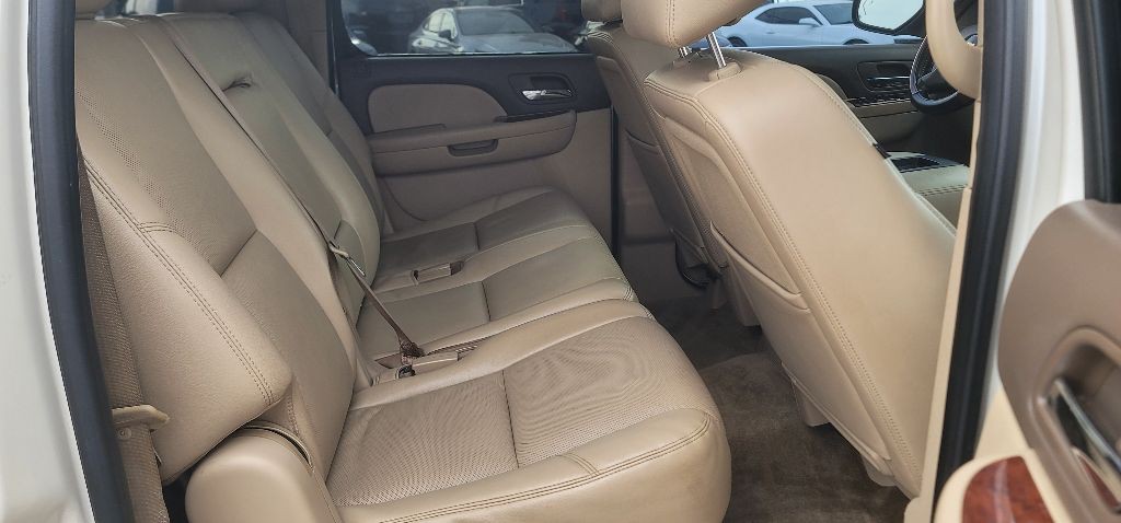 2012 Chevrolet Suburban Image 21