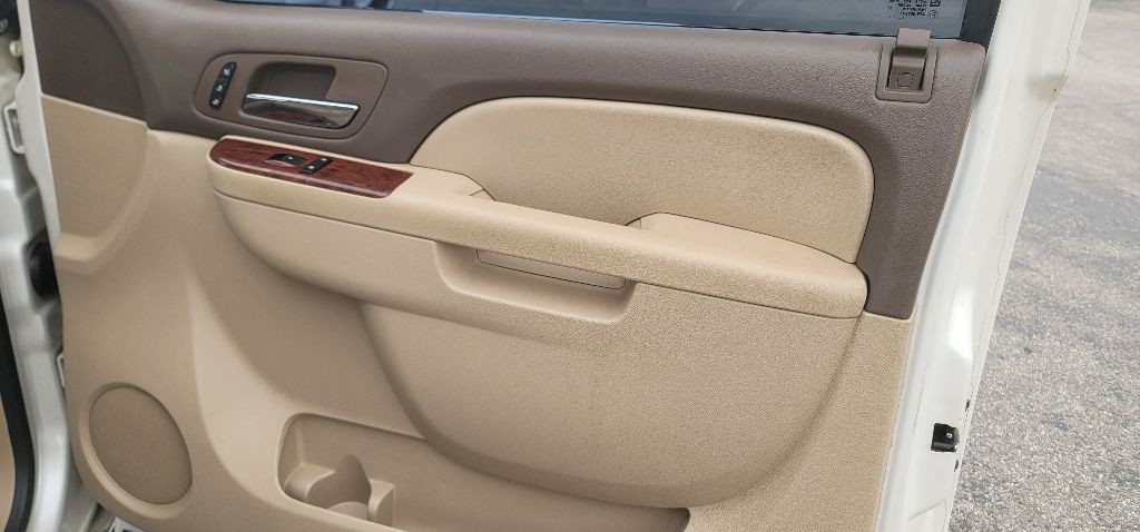 2012 Chevrolet Suburban Image 23