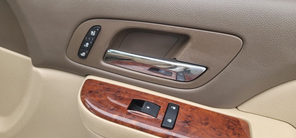 2012 Chevrolet Suburban Image 24