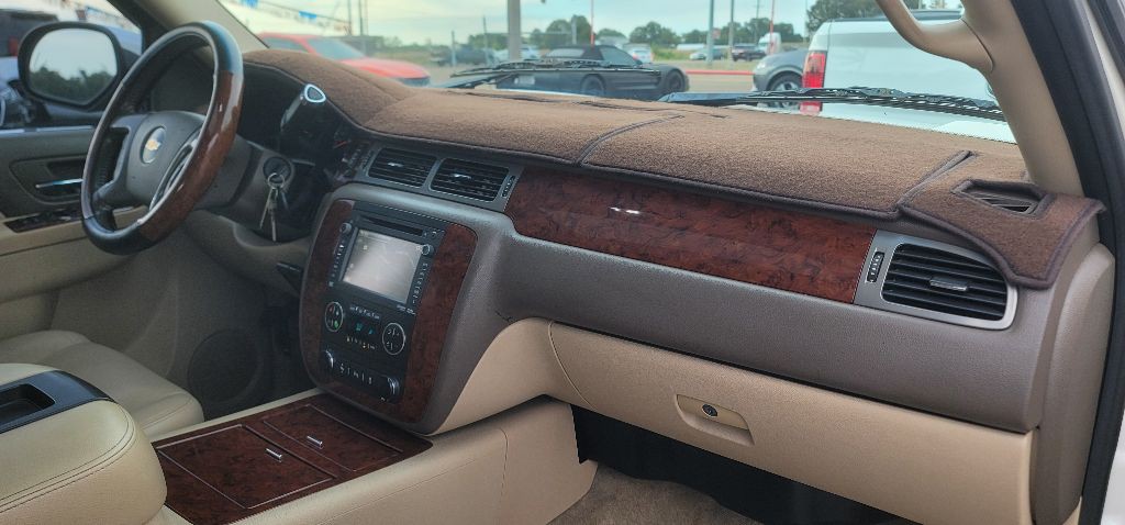 2012 Chevrolet Suburban Image 25