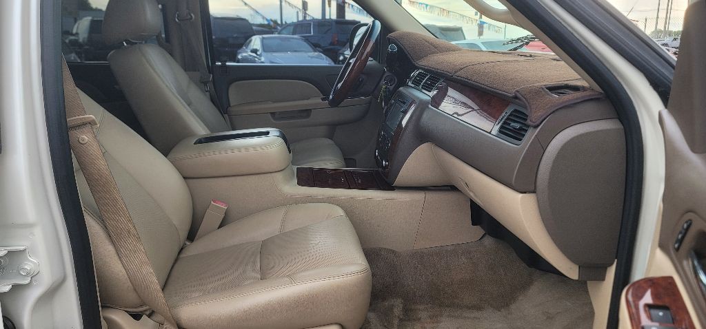 2012 Chevrolet Suburban Image 26