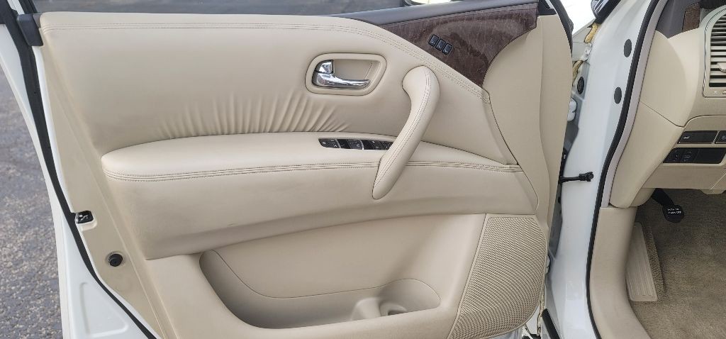 2015 INFINITI QX80 Image 9