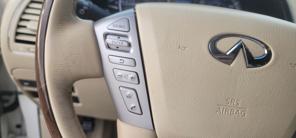2015 INFINITI QX80 Image 12