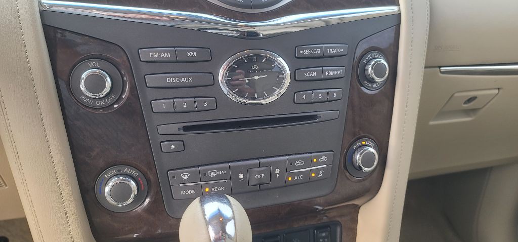 2015 INFINITI QX80 Image 16