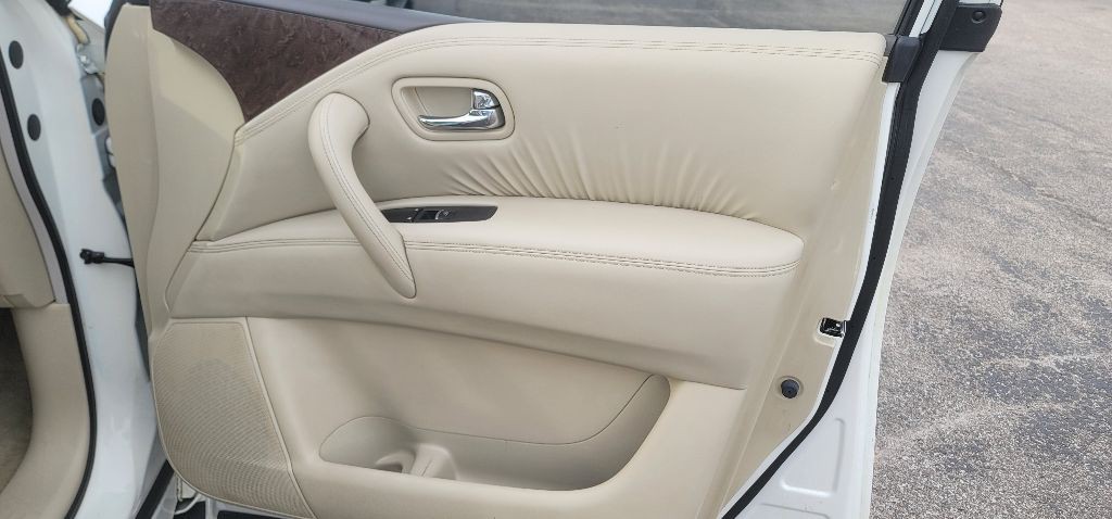 2015 INFINITI QX80 Image 30