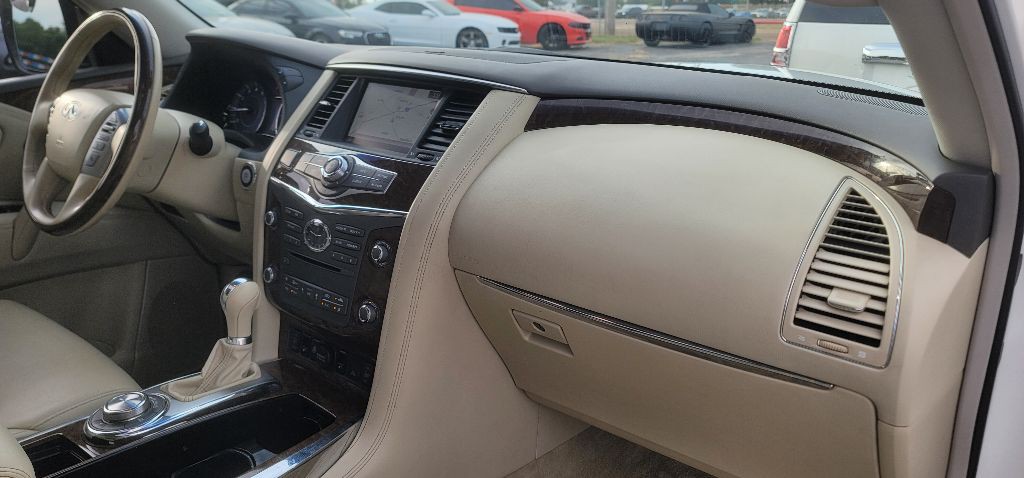 2015 INFINITI QX80 Image 31