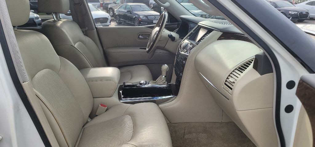 2015 INFINITI QX80 Image 32