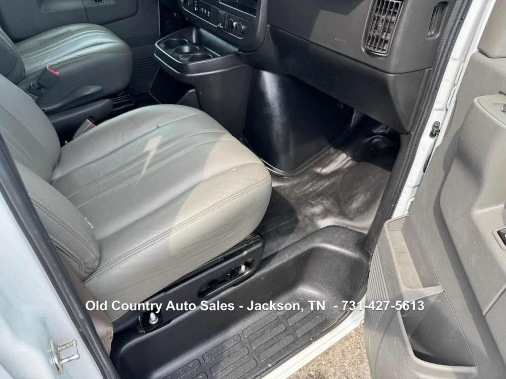 2020 GMC Savana Image 17