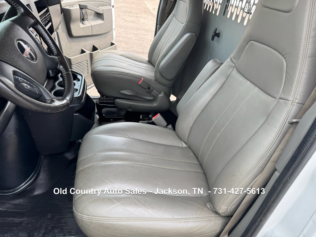2020 GMC Savana Image 23