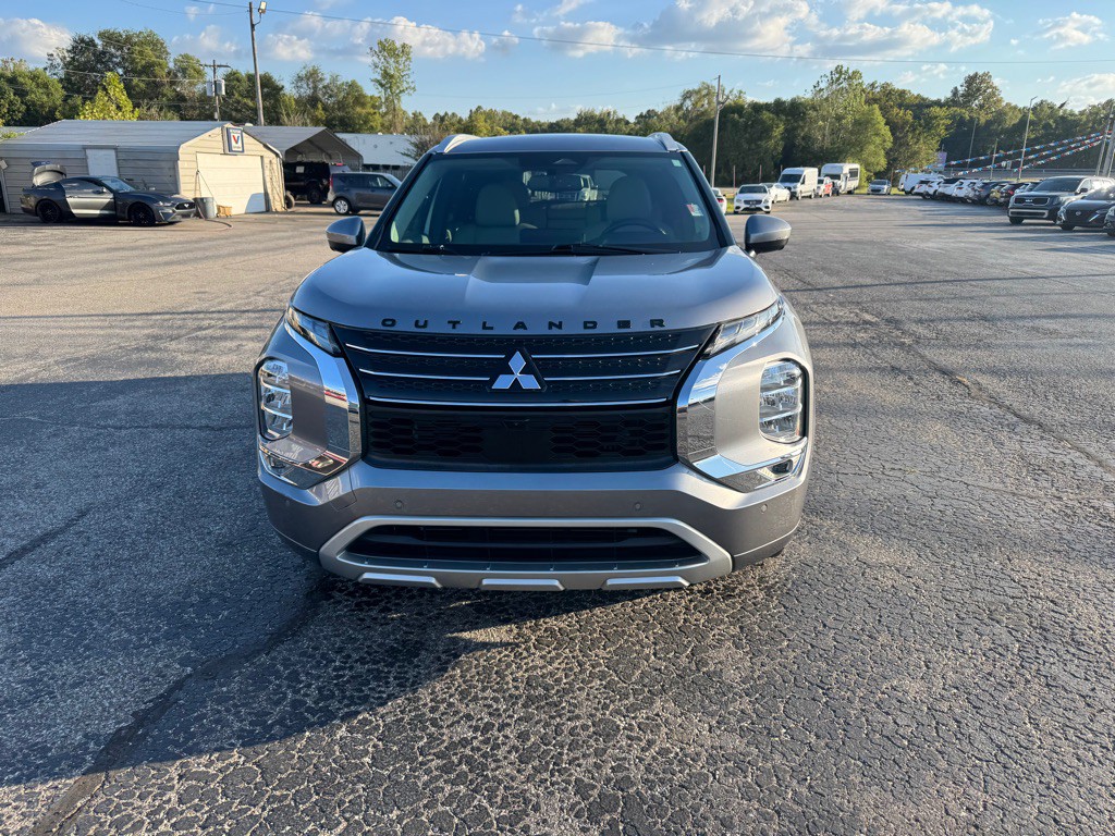 2022 Mitsubishi Outlander Image 3