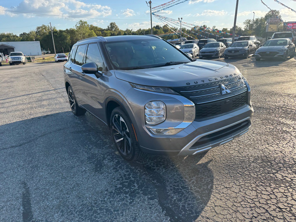 2022 Mitsubishi Outlander Image 4