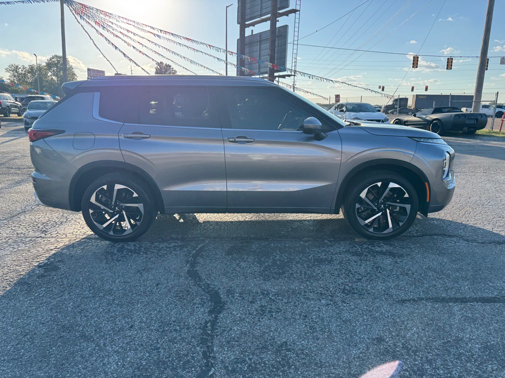 2022 Mitsubishi Outlander Image 5