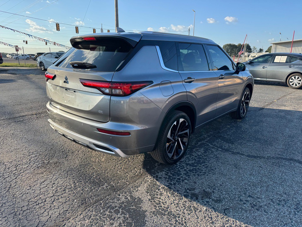 2022 Mitsubishi Outlander Image 6