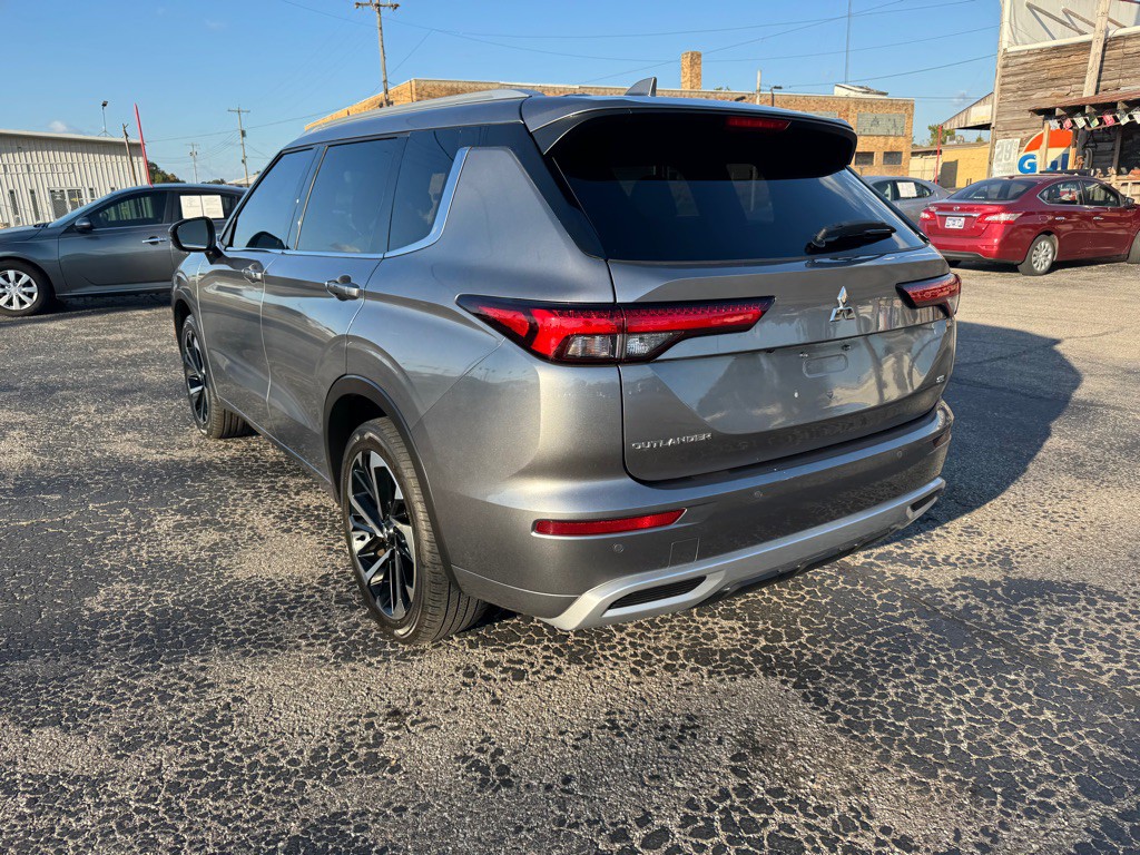 2022 Mitsubishi Outlander Image 8