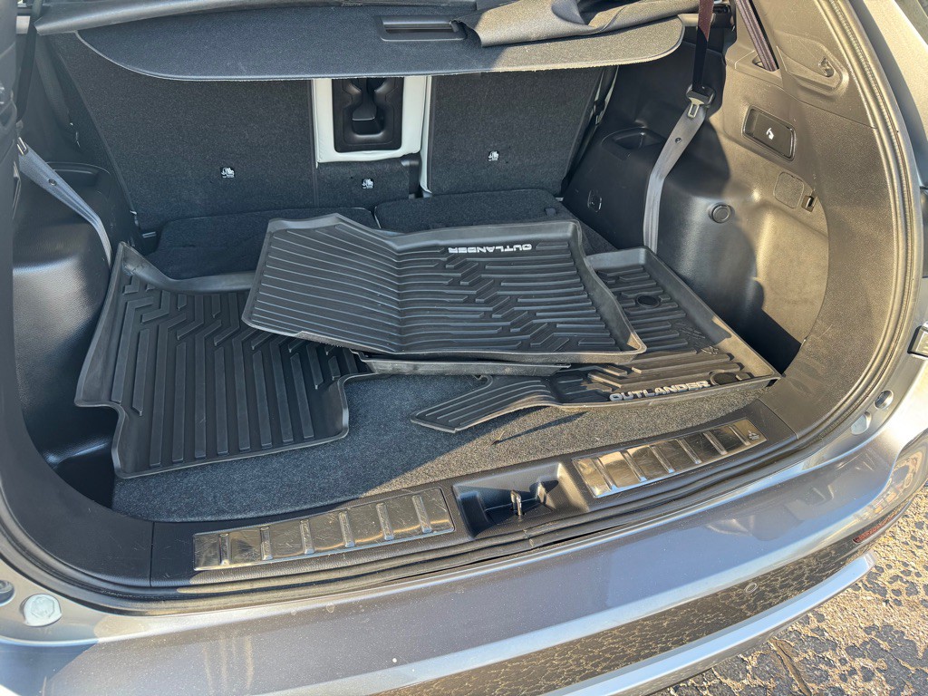 2022 Mitsubishi Outlander Image 9