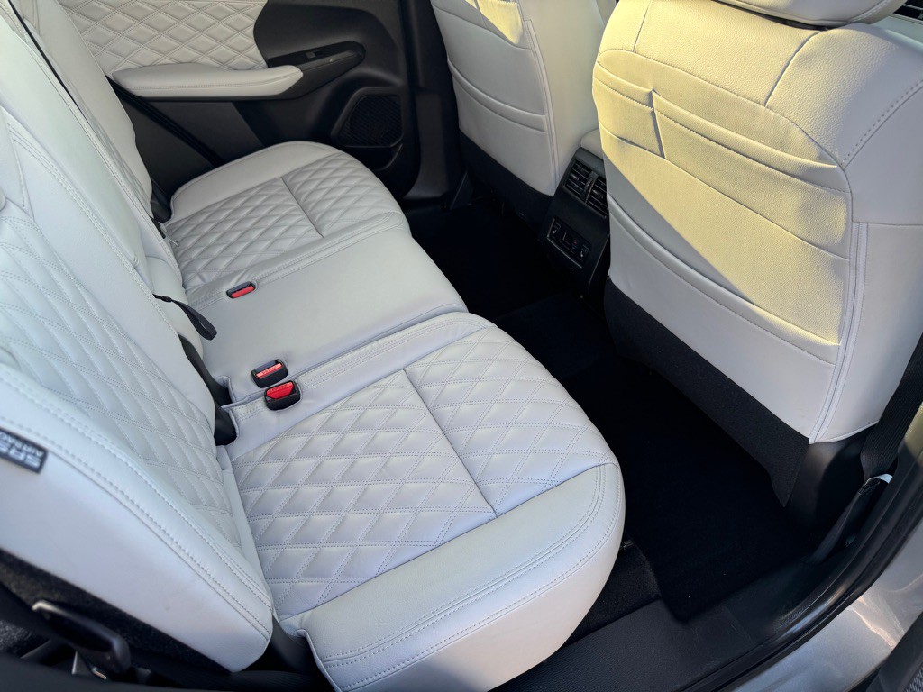 2022 Mitsubishi Outlander Image 10