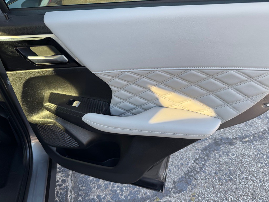 2022 Mitsubishi Outlander Image 11