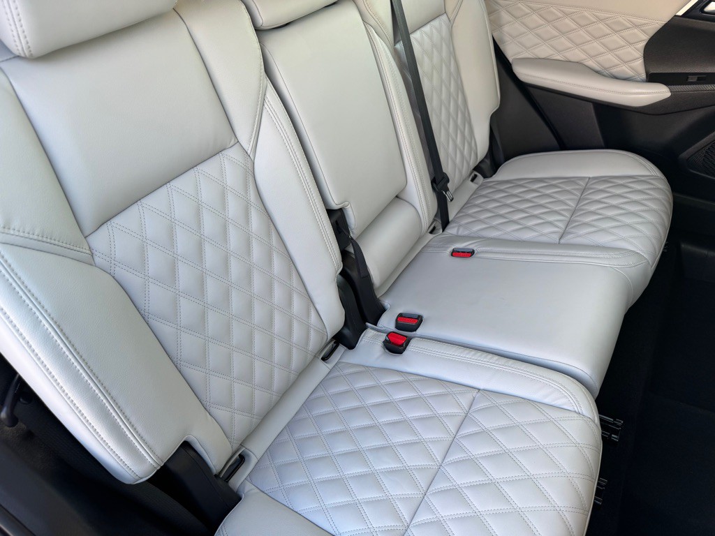 2022 Mitsubishi Outlander Image 12