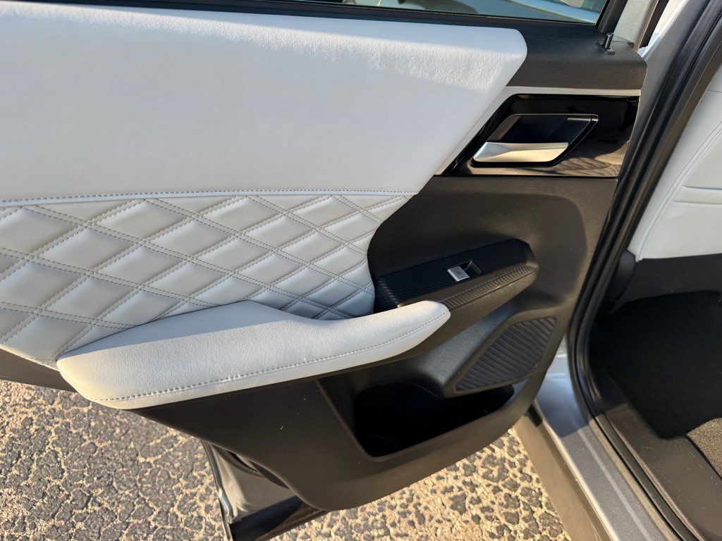 2022 Mitsubishi Outlander Image 13