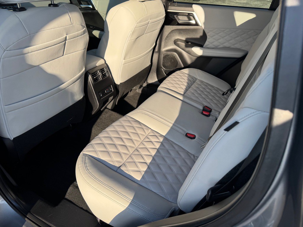 2022 Mitsubishi Outlander Image 14