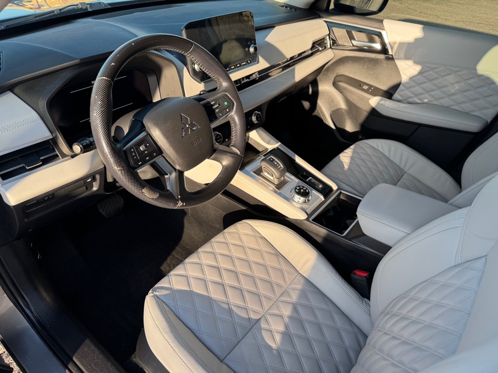 2022 Mitsubishi Outlander Image 17