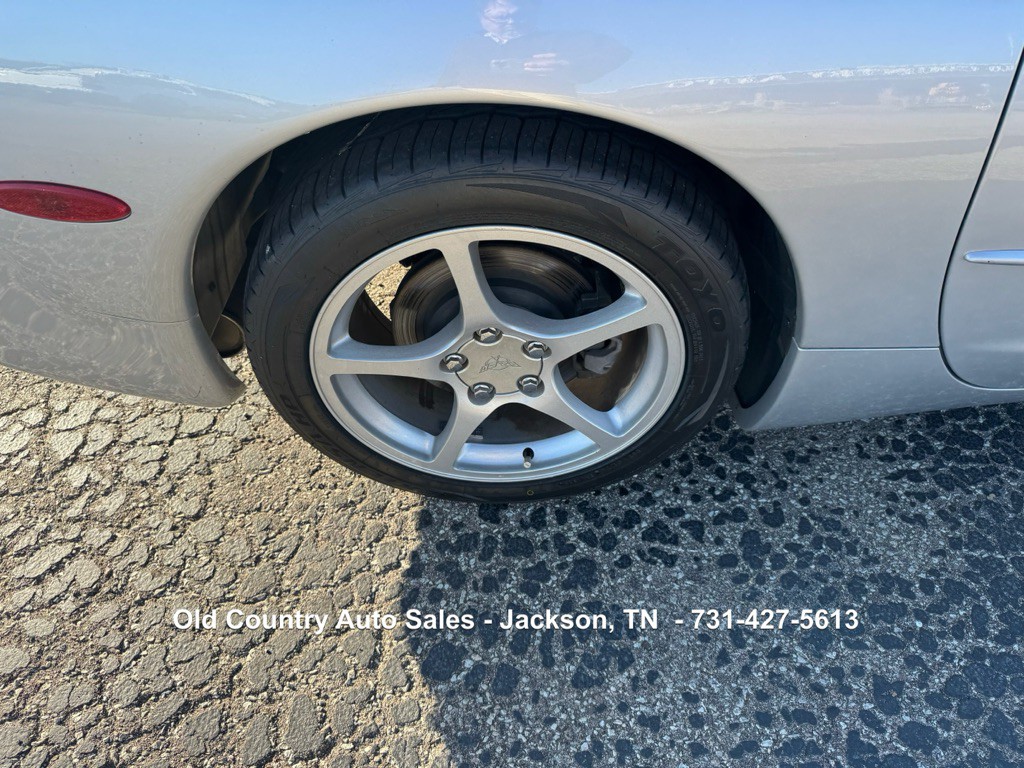 2000 Chevrolet Corvette Image 10