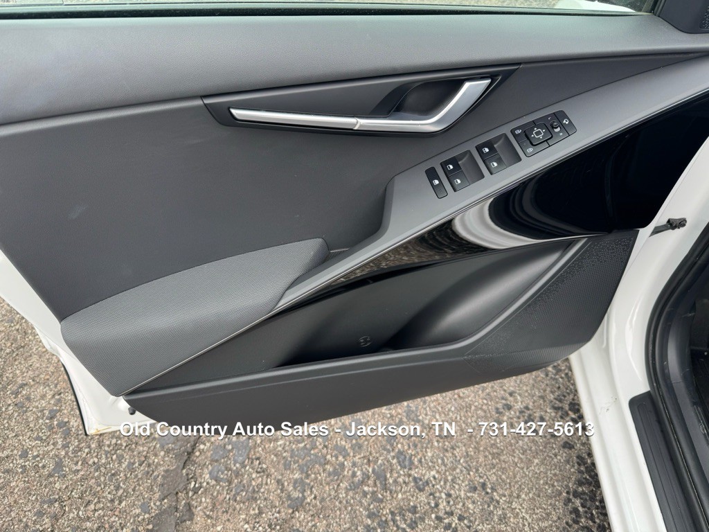 2023 Kia Niro Image 25