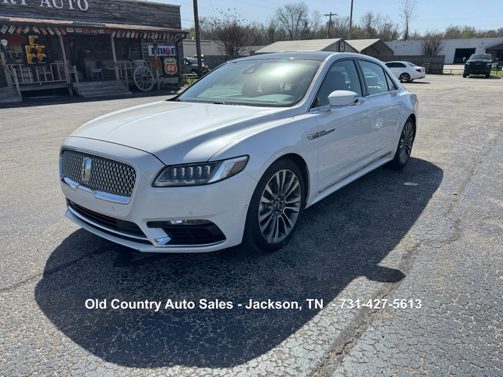 2017 Lincoln Continental Image 2