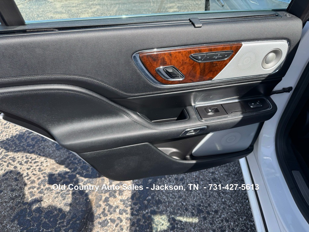 2017 Lincoln Continental Image 15