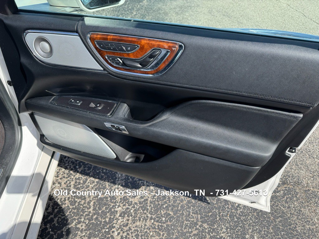 2017 Lincoln Continental Image 31