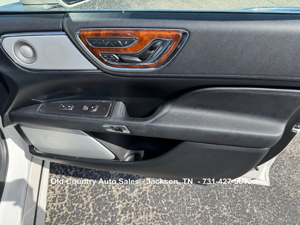 2017 Lincoln Continental Image 35