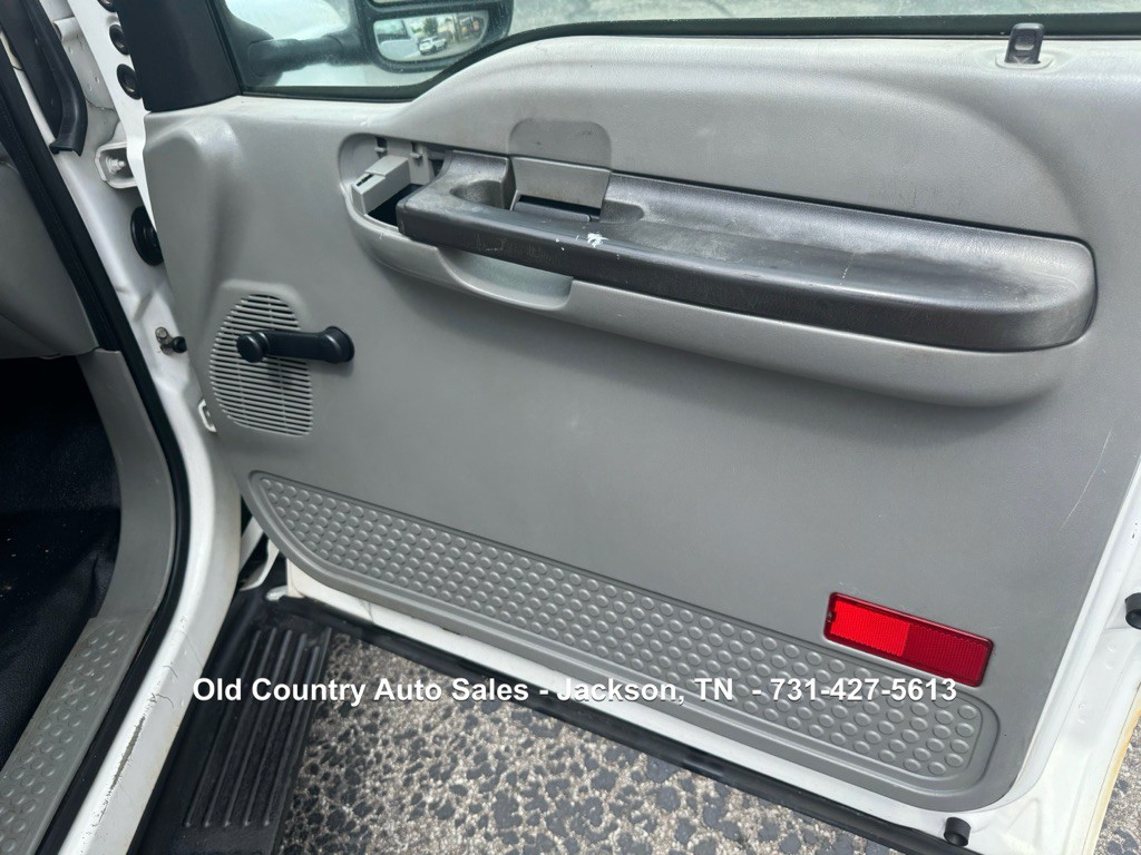 2005 Ford F-350 Image 12