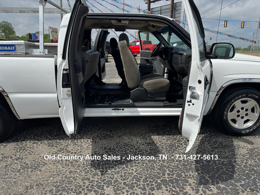 2005 Chevrolet Silverado 1500 Image 12