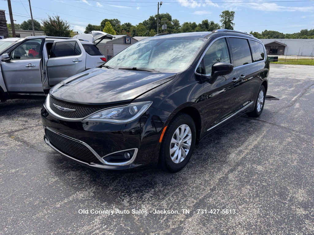 2019 Chrysler Pacifica Image 2